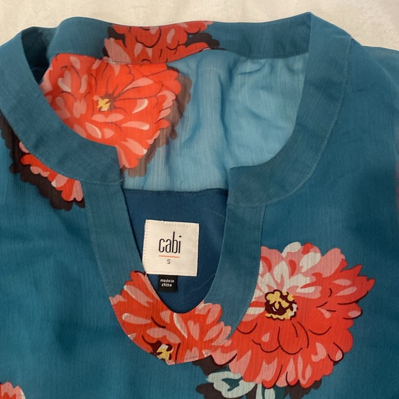 Cabi Blouse with Florals - Picture 3 of 3